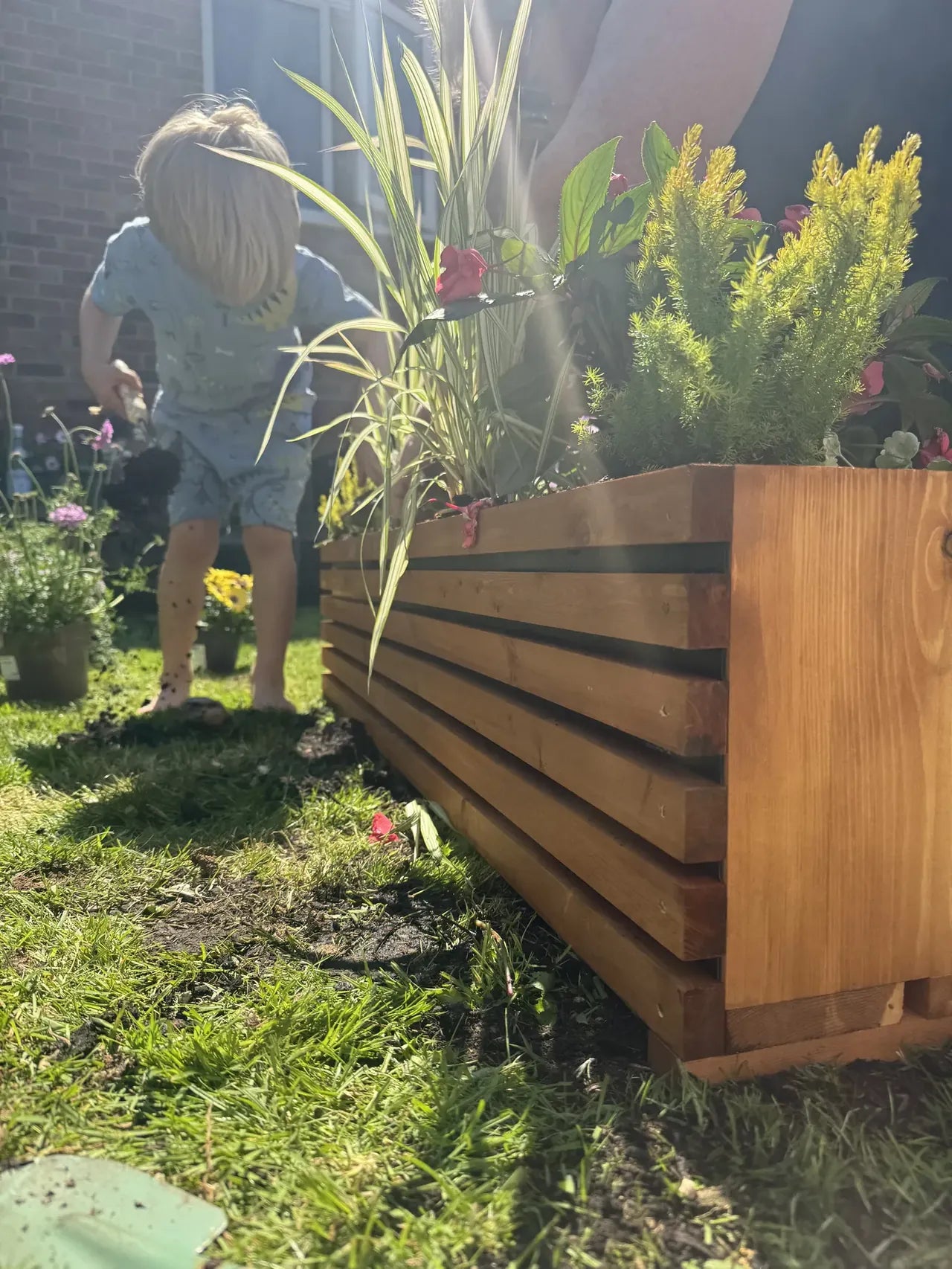 Side view of the Sussex planter showing the raised slatted base that lets air and water pass underneath